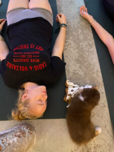 puppy-yoga-marseille-IMG_3175